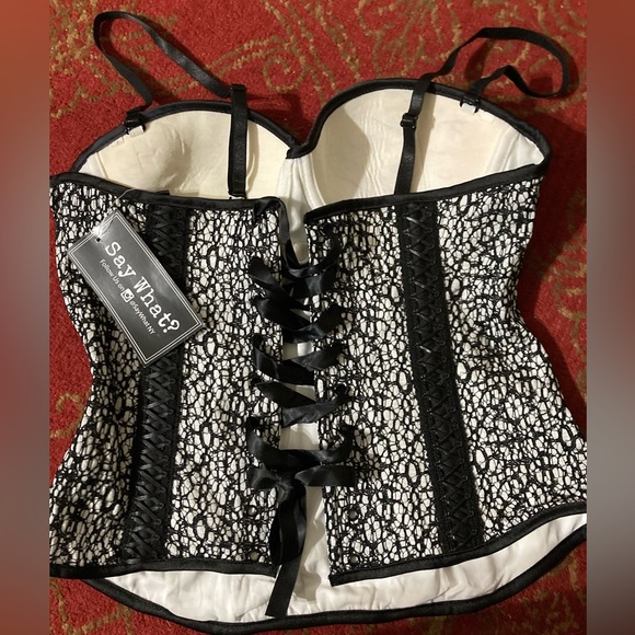 Black & White Bustier - Picture 4 of 4